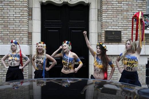 FEMEN'DEN GÖRÜLMEMİŞ PROTESTO 11