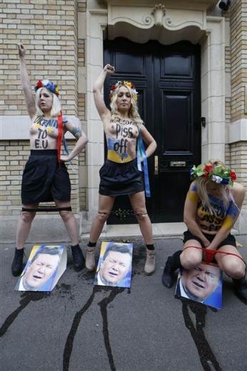 FEMEN'DEN GÖRÜLMEMİŞ PROTESTO 2