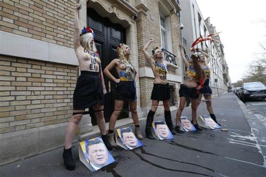 FEMEN'DEN GÖRÜLMEMİŞ PROTESTO 6