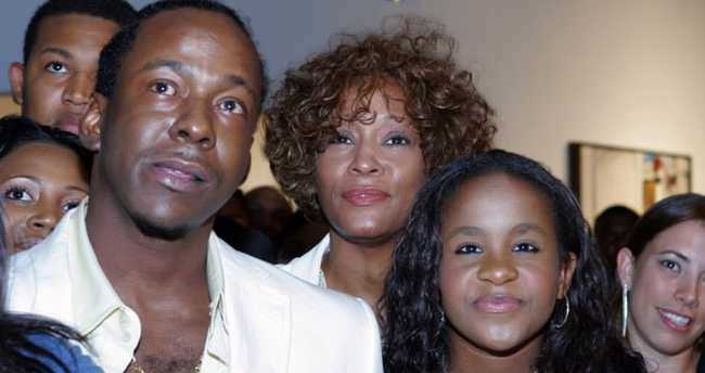 Whitney Houston‘un kızı ölmek üzere 5