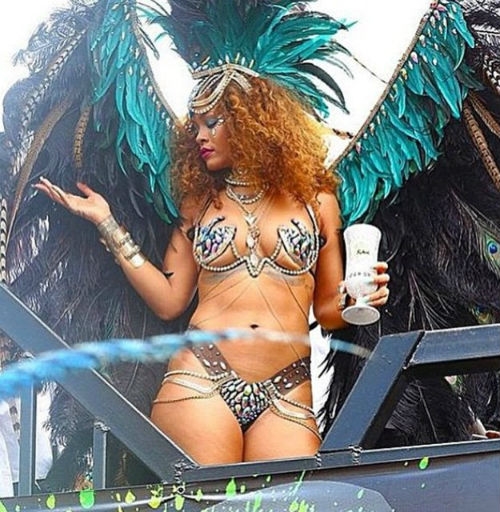 Rihanna yine coştu 15