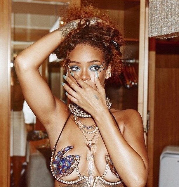 Rihanna yine coştu 16