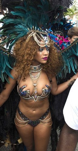 Rihanna yine coştu 18