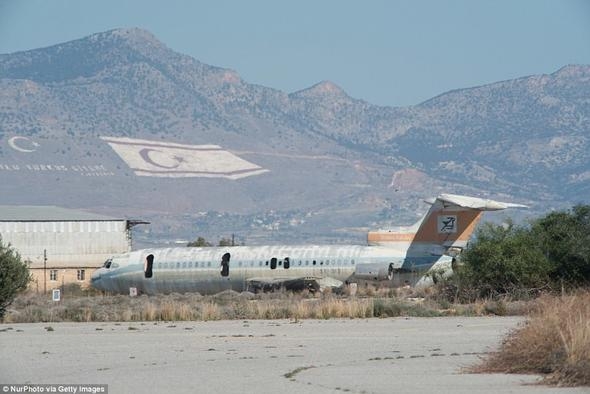 44 yıldır tek uçak inmiyor... Kıbrıs'ın hayalet havalimanı 2