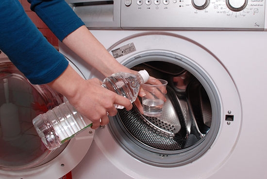 Çamaşır makinesine sirke ekleyip çalıştırırsanız... 1