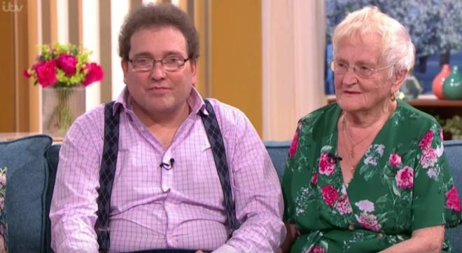 En ilginç çift! 83 yaşındaki kadınla evlenen adamın cinsellik itirafı ol 2
