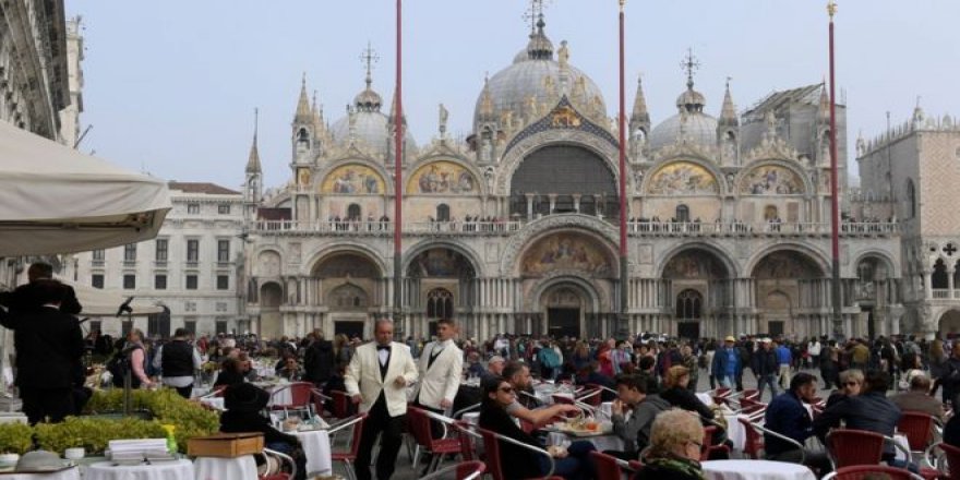 Venedik'te 4 Japon turiste kesilen 1100 euro hesap isyan ettirdi