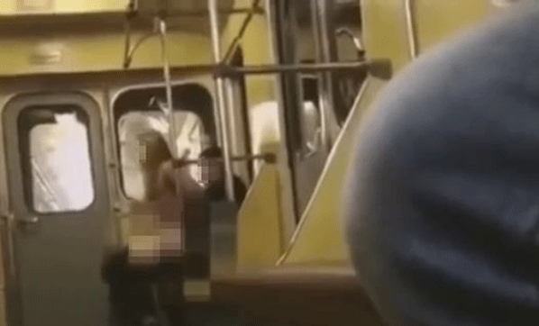 Metroda Cinsel İlişkiye Girdiler!