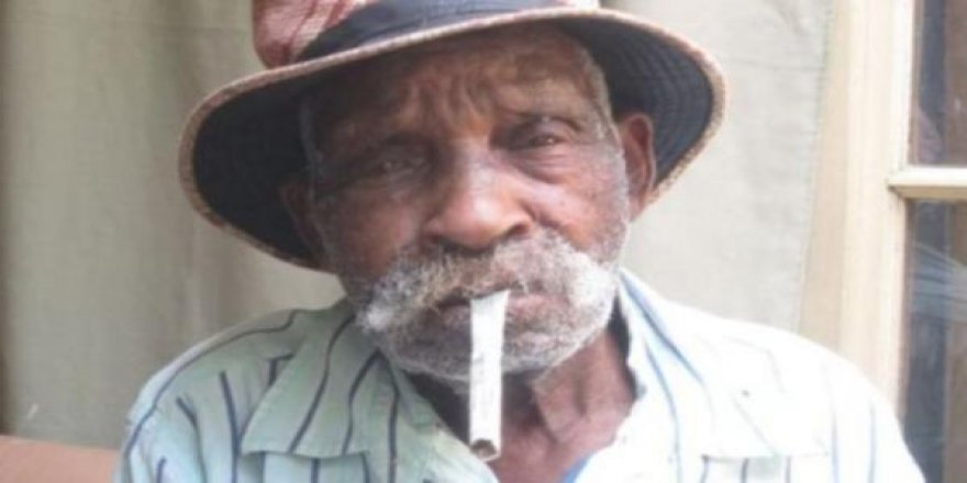 'Dünyanın en yaşlı kişisi' sigarayı bırakmaya çalışıyor
