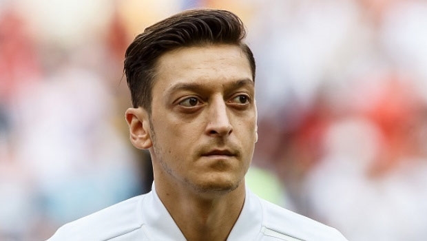 Almanya'dan Mesut Özil'e sürpriz kutlama!