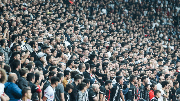 Beşiktaş ve Galatasaray’a tribün kapatma cezası