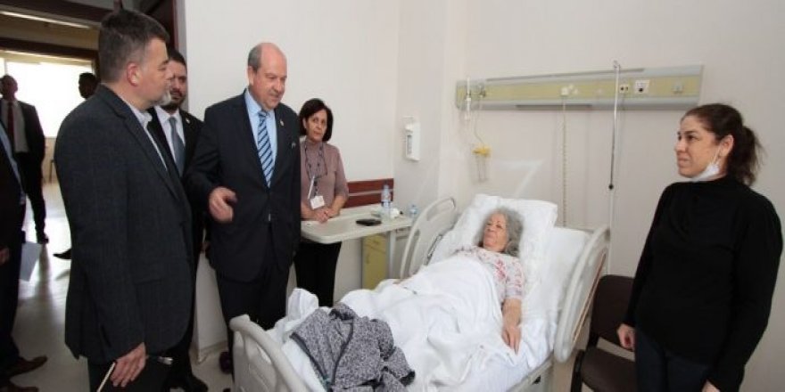 Başbakan Tatar, Kolan Hastanesi’ne sevk edilen hastaları ziyaret etti