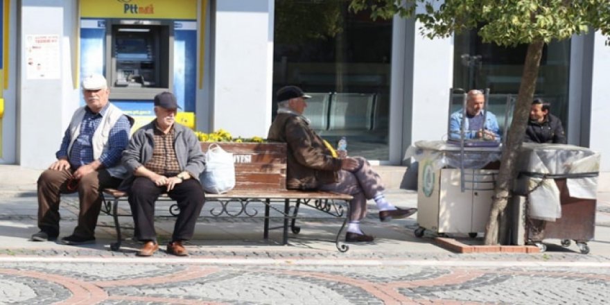 Türkiye'de C65 yaş üstü vatandaşlara sokağa çıkma sınırlaması