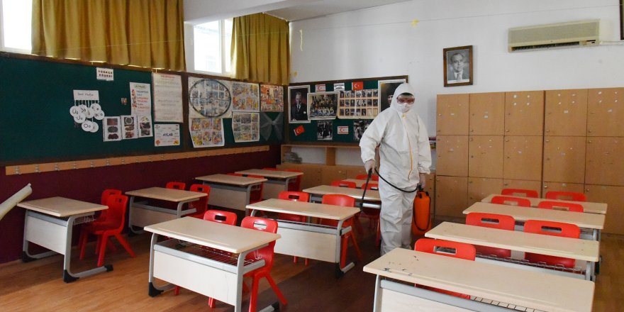Lefkoşa’daki devlet okullarının dezenfekte işlemi LTB tarafından yapılıyor