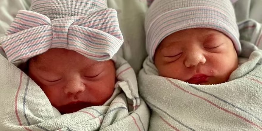 İkiz bebekler farklı yıllarda dünyaya geldi!