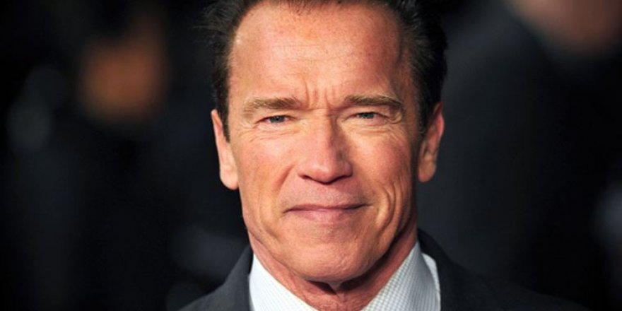 Arnold Schwarzenegger trafik kazası geçirdi