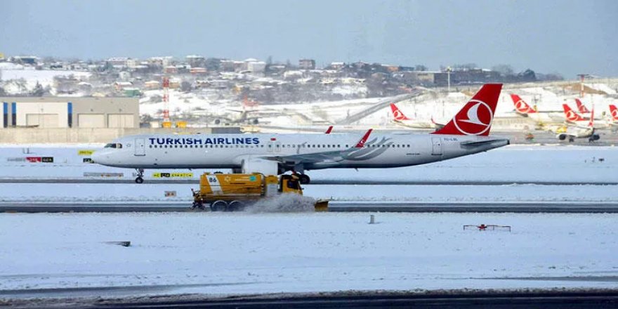 İstanbul Havalimanı'nda tüm uçuşlar kar nedeniyle durduruldu