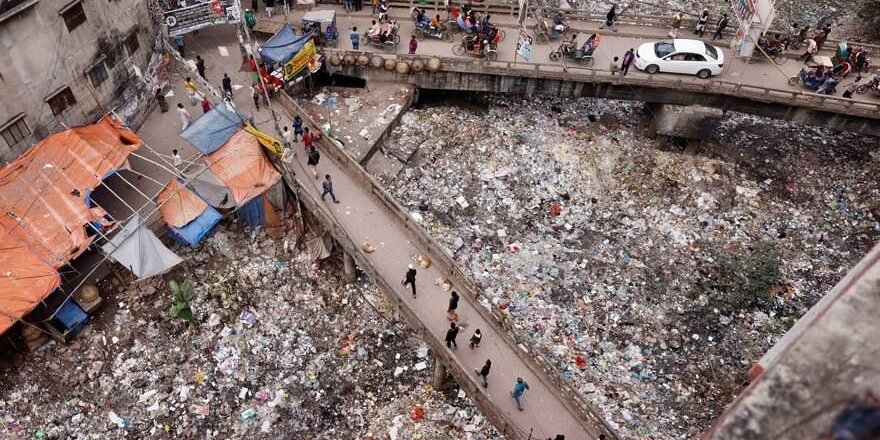 Görenler gözlerine inanamıyor: Çöp şehir Dakka