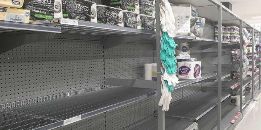Omicron kabusu marketleri vurdu: Tuvalet kağıdı krizi yaşanıyor