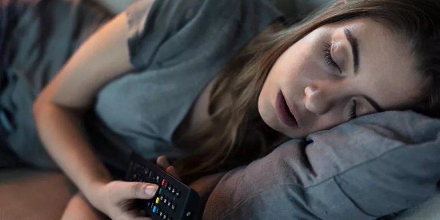 Bu haber milyonları ilgilendiriyor! TV karşısında uyumak neden tehlikeli?