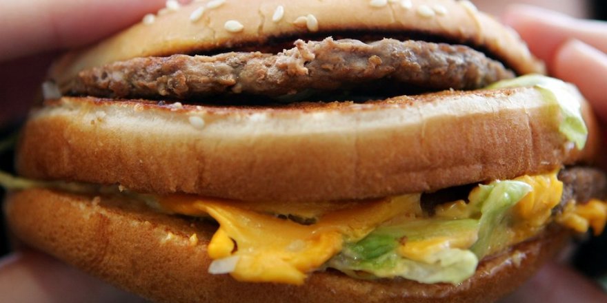 McDonald's'a dava açıldı: reklamlarında hamburgerleri olduğundan büyük gösteriyor