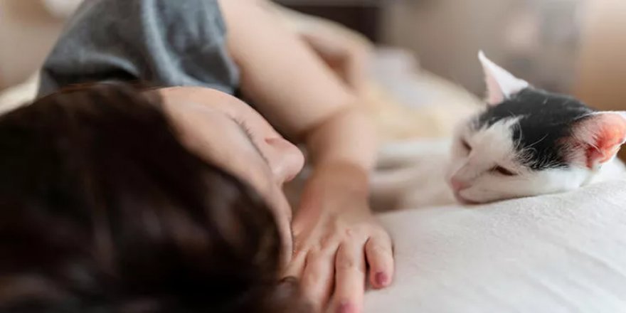 Evcil hayvanınızla uyumak güvenli ve sağlıklı mı?