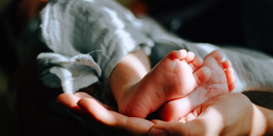 Deneyimsiz personelin gerçekleştirdiği doğumda bebeğin kafası anne rahminde kaldı