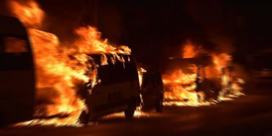 Girne-Lefkoşa ana yolunda seyreden bir araç yandı