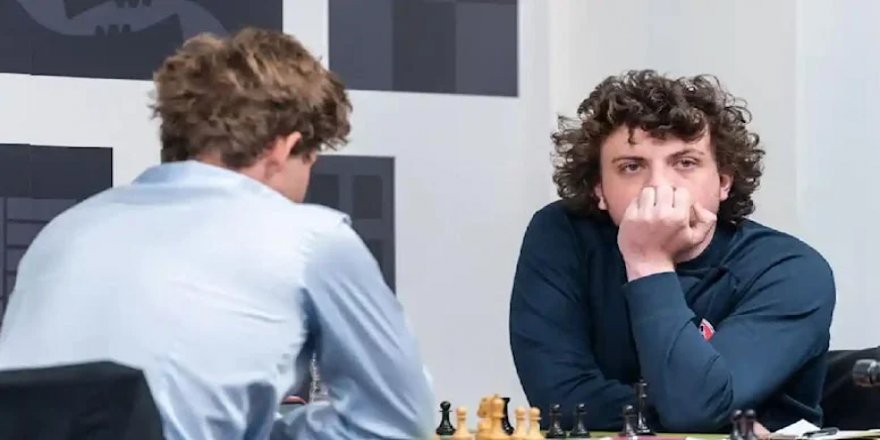 Seks oyuncağı ile hile yapan satranç oyuncusunun foyası ortaya çıktı