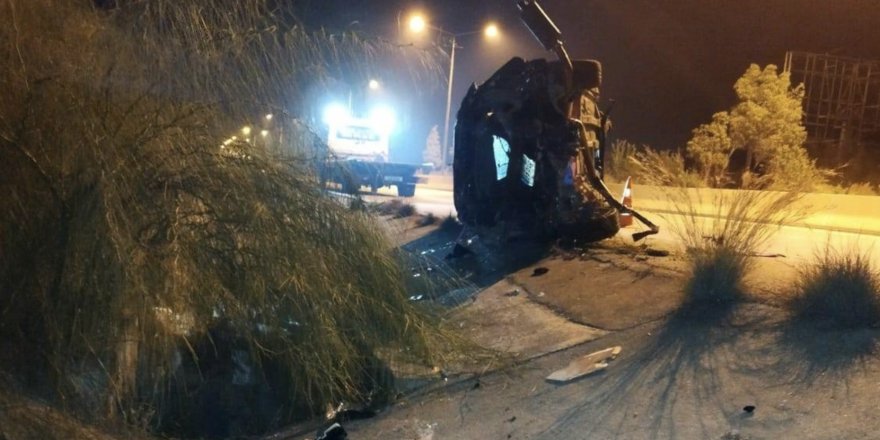 Ercan yolunda kaza: 2 ağır yaralı