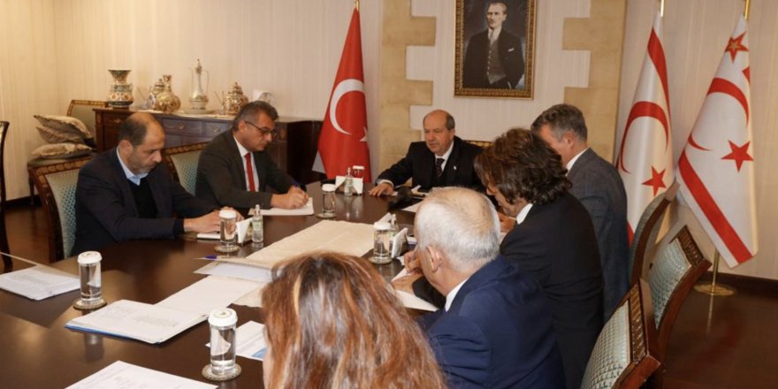 Cumhurbaşkanı Tatar, CTP Genel Başkanı Erhürman ve HP Genel Başkanı Özersay ile bir araya geldi