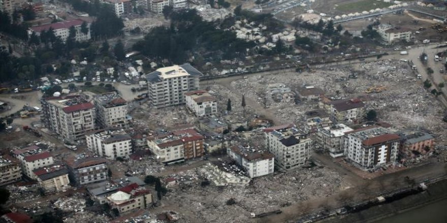 Depremde hayatını kaybedenlerin sayısı 43 bin 556'ya yükseldi