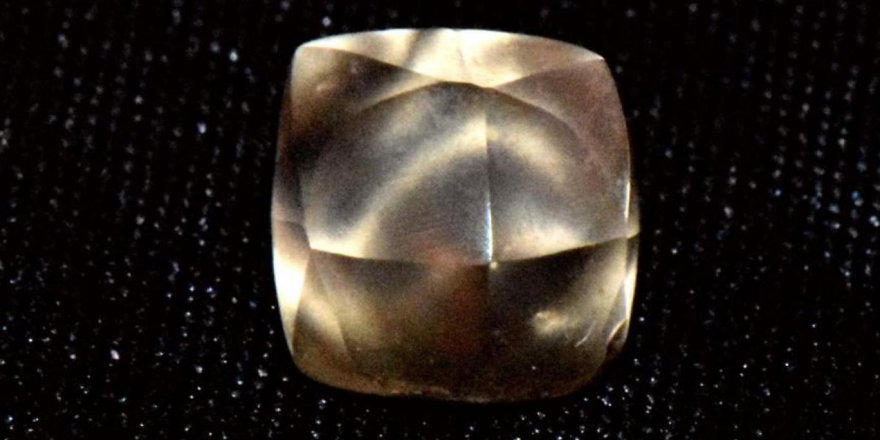 Ufak çocuk, doğum gününde 2.95 karatlık elmas buldu