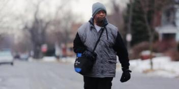 Her Gün 33 Kilometre Yürüyen İşçiye 200 Bin Dolar Bağış