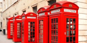 LONDRA’NIN SİMGESİ “KIRMIZI TELEFON KULÜBELERİ” KALDIRILIYOR