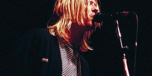 Kurt Cobain'in hırkası rekor fiyata satıldı!