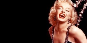 Marilyn Monroe’nun meşhur elbisesi servet fiyatına satıldı!