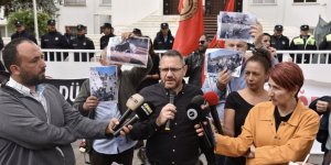 Kıbrıs Türk Orta Eğitim Öğretmenler Sendikası, Meclis önünde eylem yaptı