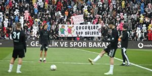 Fenerbahçe’nin ardından Beşiktaş tribünlerinden de “hükümet istifa” tezahüratları