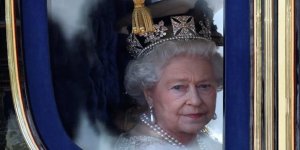 İngiltere, ölümünün birinci yılında ‘Kraliçe’sini anıyor