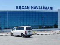 ERCAN HAVALİMANI'NDA OLAY