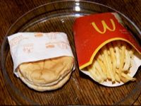 6 Senelik McDonald's Burger ilk günkü gibi...