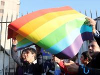Homofobik siyasetçi eşcinsel çıktı