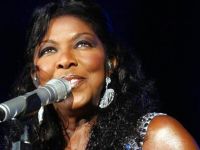 Dünyaca ünlü şarkıcı hayatını kaybetti