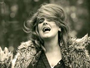 Adele'in Yeni Şarkısı 'Hello' YouTube'da Rekor Kırdı